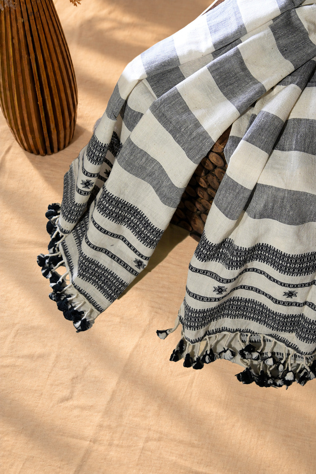 Dhoro | Chaumukh | Kala Cotton | Stole - image 2