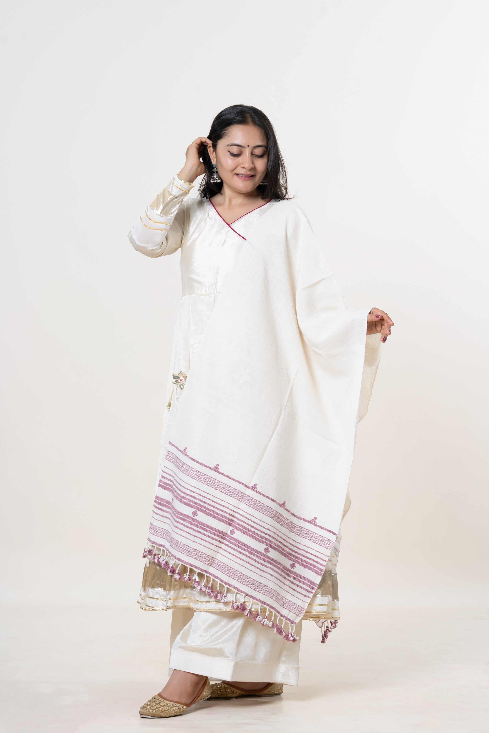 Ivory Bhujodi Handwoven Kala Cotton Stole with Rose Mauve Accents