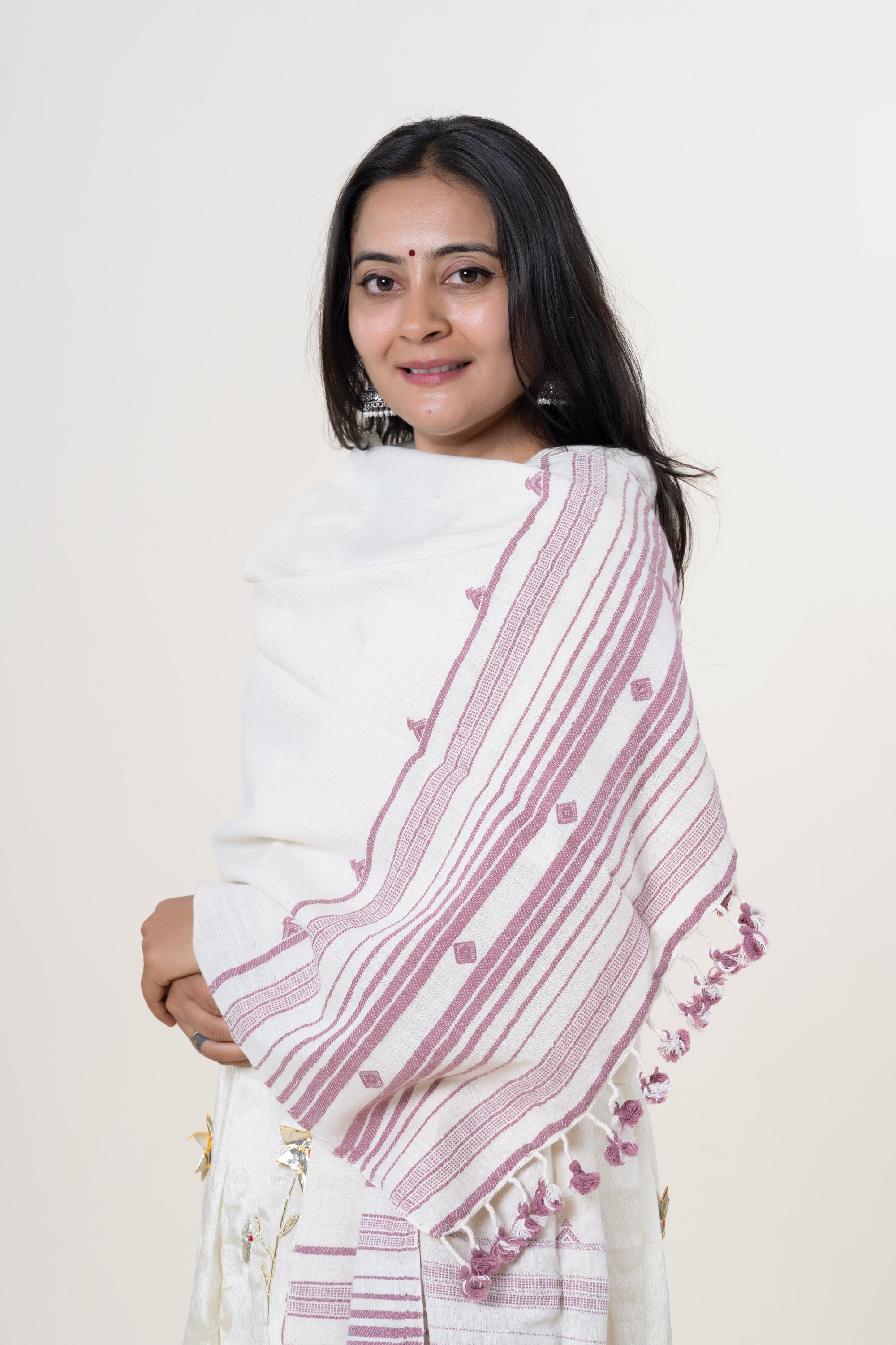 Ivory Bhujodi Handwoven Kala Cotton Stole with Rose Mauve Accents